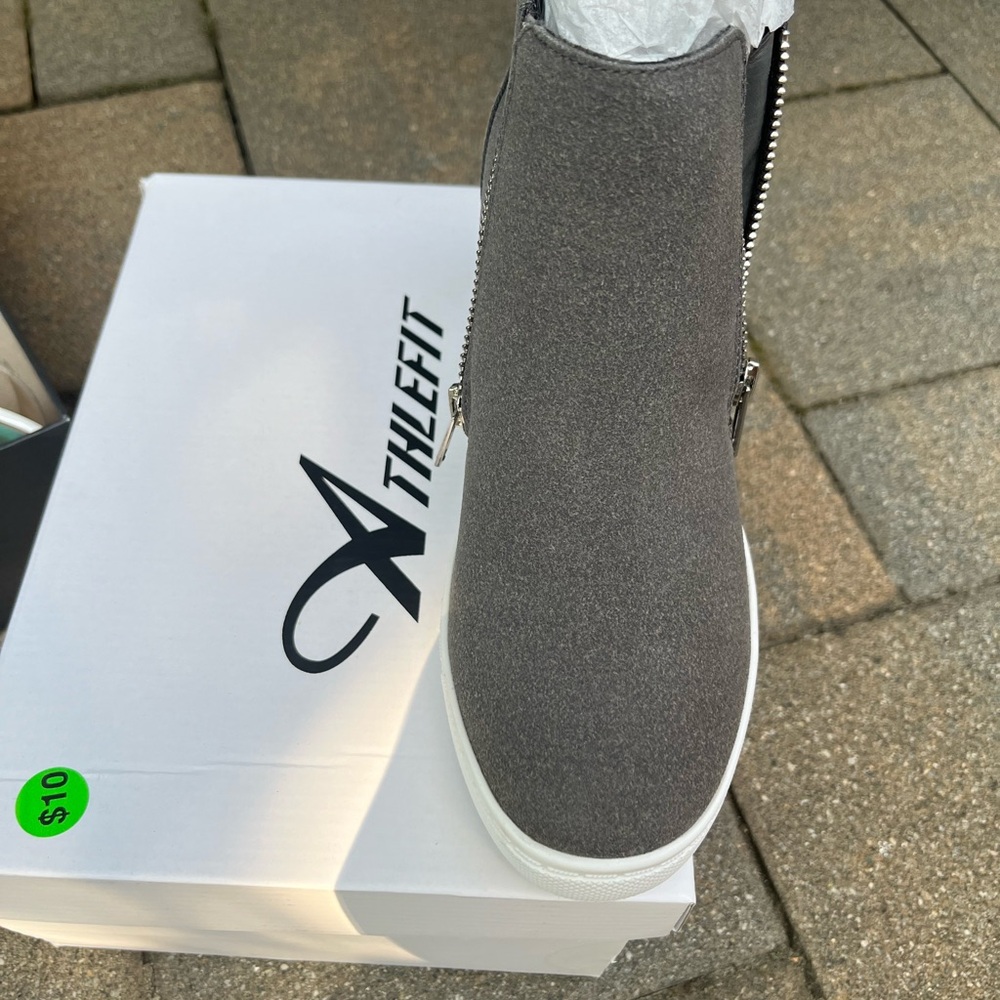 Brand new inbox. Wedge shoe.